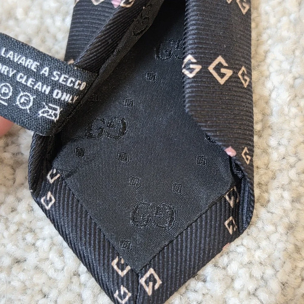 Gucci Silk Tie Black Pink GG Logo Pattern‎ Made Italy Luxury Designer Necktie
